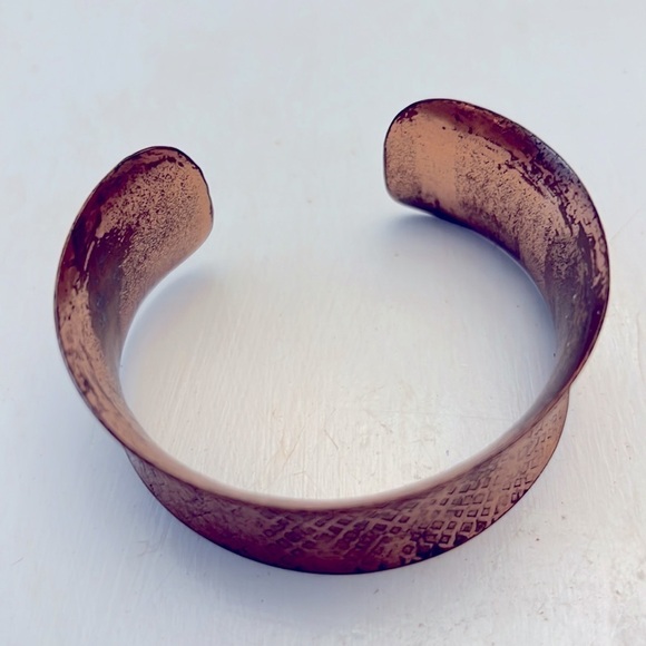 Vintage Copper Hammered Cuff Bracelet - Picture 2 of 7